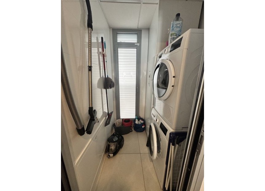 Resale - Apartment - Middle Floor Apartment - Marbella - Elviria