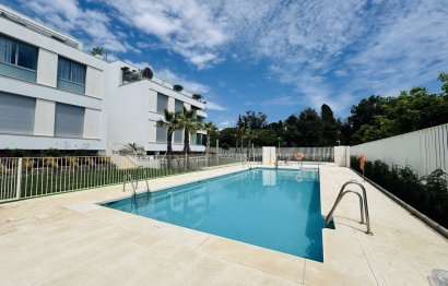 Resale - Apartment - Middle Floor Apartment - Marbella - Elviria