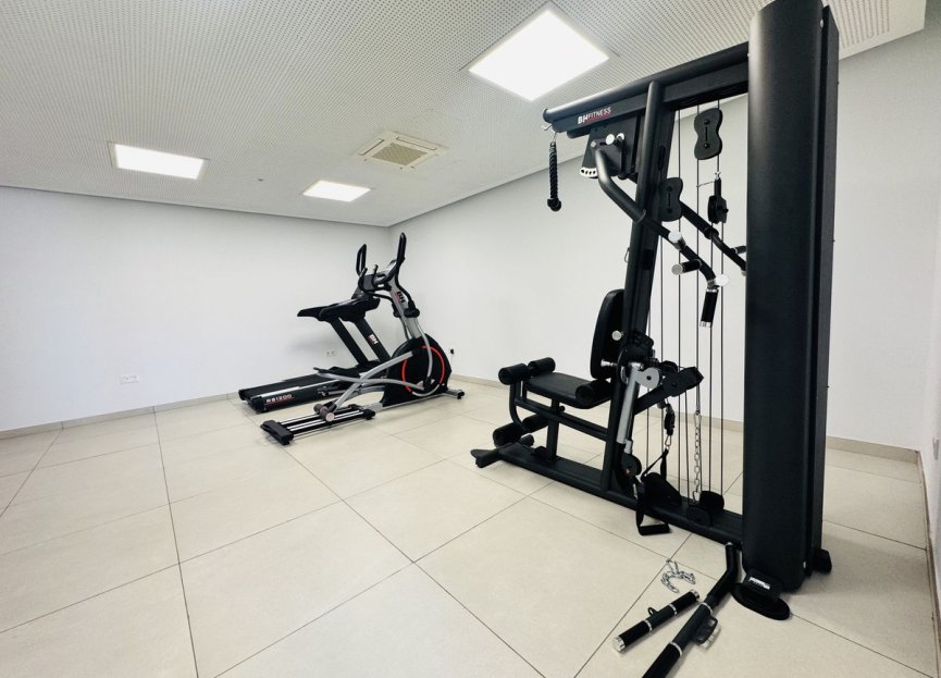 Resale - Apartment - Middle Floor Apartment - Marbella - Elviria