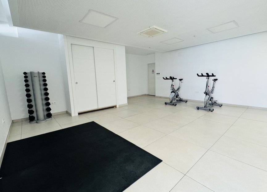 Resale - Apartment - Middle Floor Apartment - Marbella - Elviria