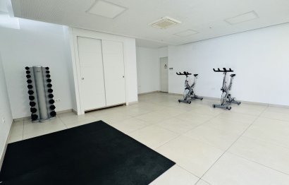 Resale - Apartment - Middle Floor Apartment - Marbella - Elviria