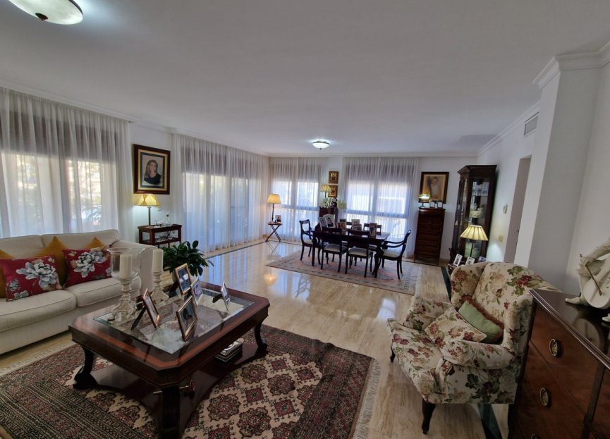 Resale - House - Semi-Detached House - Marbella - Marbella Centro