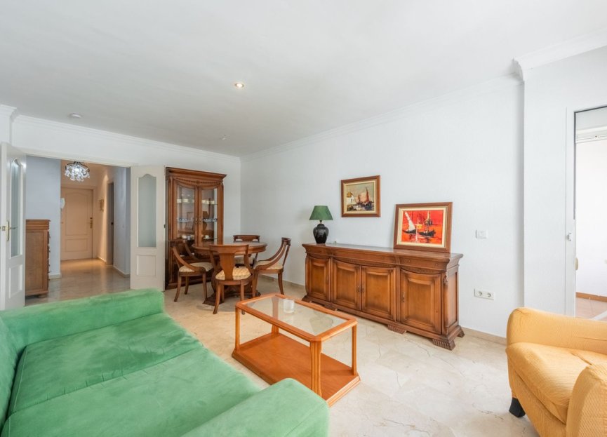 Resale - Apartment - Middle Floor Apartment - Estepona - Estepona Centro
