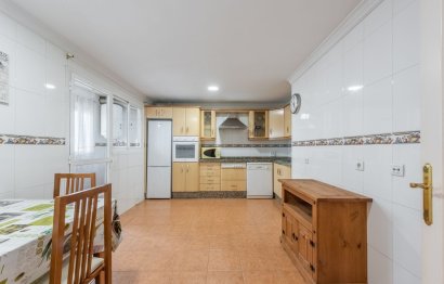 Resale - Apartment - Middle Floor Apartment - Estepona - Estepona Centro