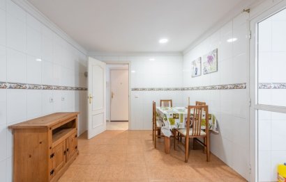 Resale - Apartment - Middle Floor Apartment - Estepona - Estepona Centro