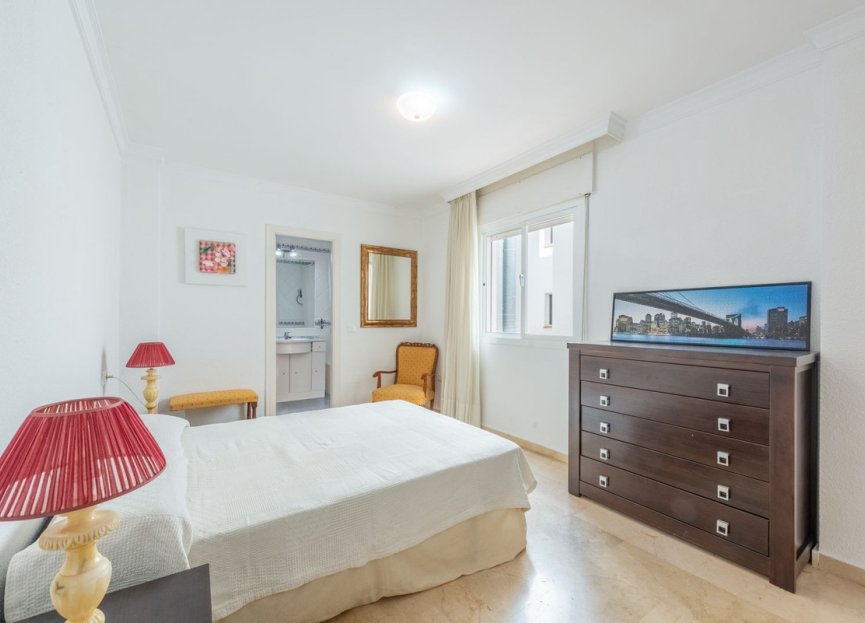 Resale - Apartment - Middle Floor Apartment - Estepona - Estepona Centro