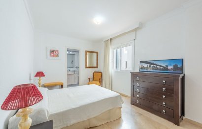 Resale - Apartment - Middle Floor Apartment - Estepona - Estepona Centro