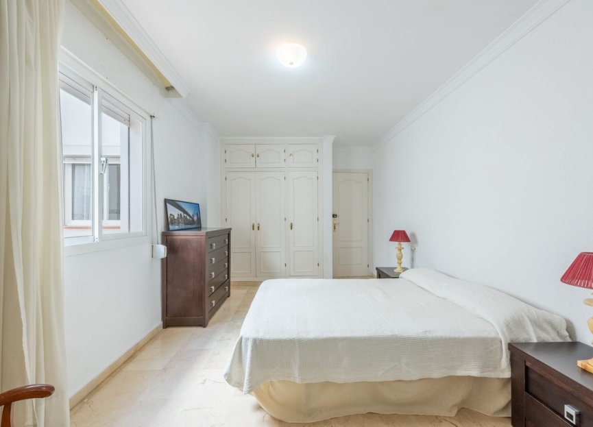 Resale - Apartment - Middle Floor Apartment - Estepona - Estepona Centro