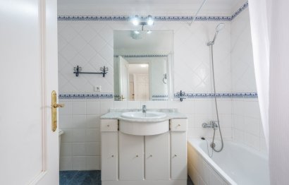 Resale - Apartment - Middle Floor Apartment - Estepona - Estepona Centro