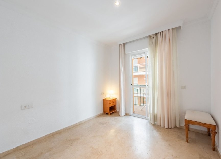 Resale - Apartment - Middle Floor Apartment - Estepona - Estepona Centro