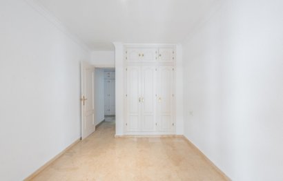 Resale - Apartment - Middle Floor Apartment - Estepona - Estepona Centro