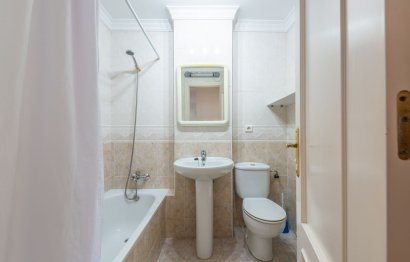 Resale - Apartment - Middle Floor Apartment - Estepona - Estepona Centro