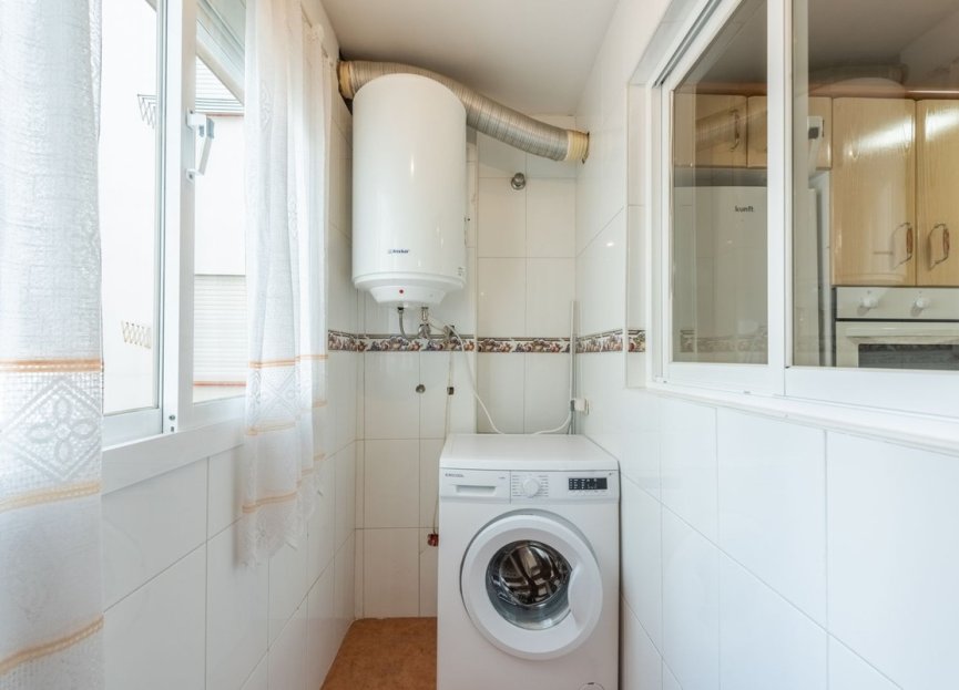 Resale - Apartment - Middle Floor Apartment - Estepona - Estepona Centro