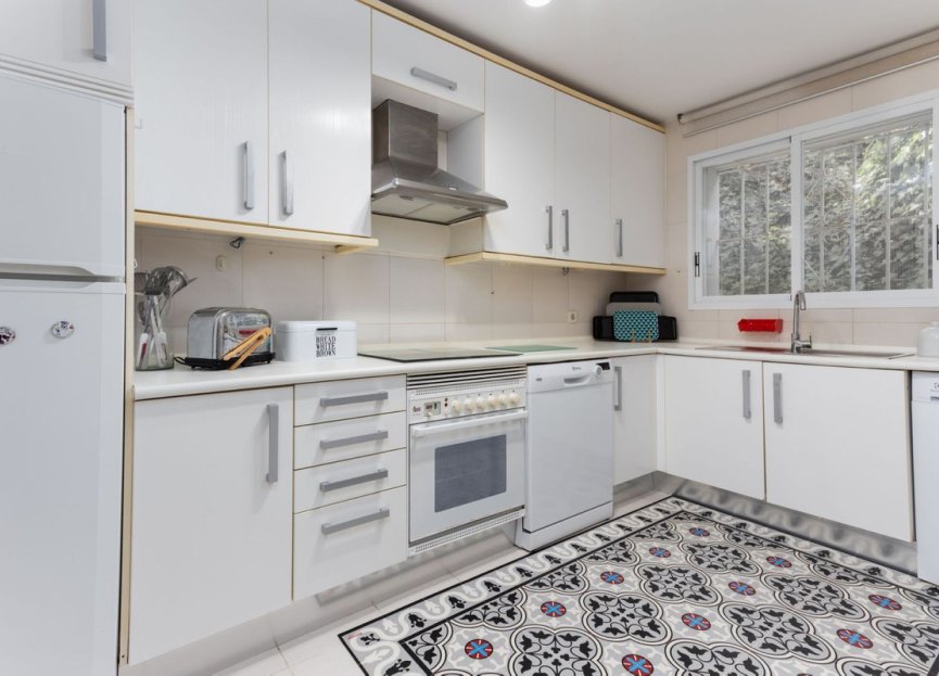 Resale - Apartment - Middle Floor Apartment - Benahavís - La Quinta