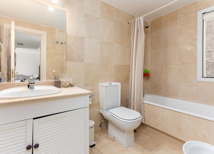 Resale - Apartment - Middle Floor Apartment - Benahavís - La Quinta