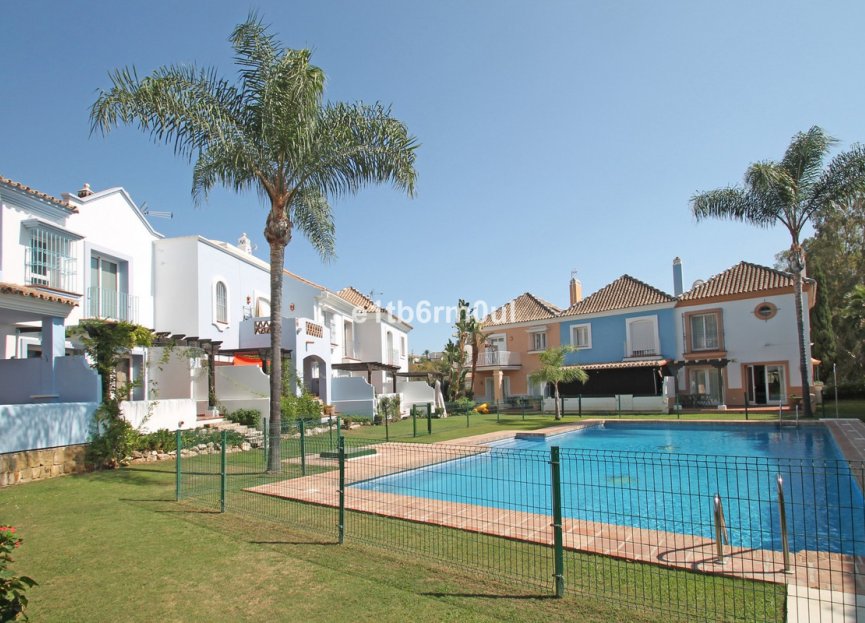 Resale - House - Townhouse - Marbella - Nueva Andalucia