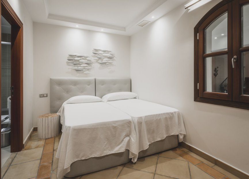 Reventa - House - Detached Villa - Estepona - Estepona Centro