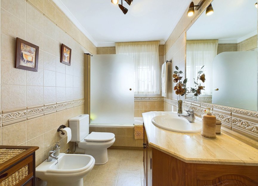 Resale - House - Townhouse - Estepona - Estepona Centro