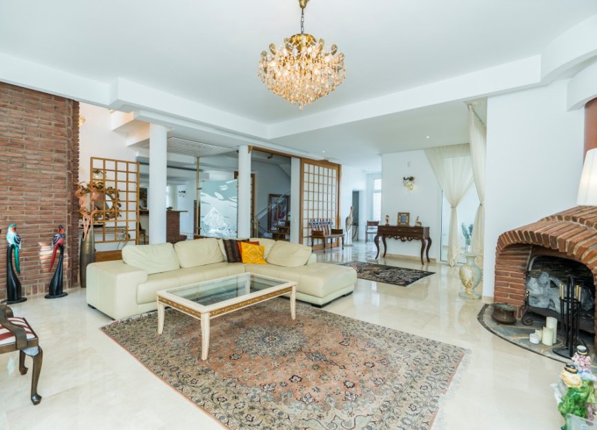 Resale - House - Detached Villa - Marbella - La Mairena