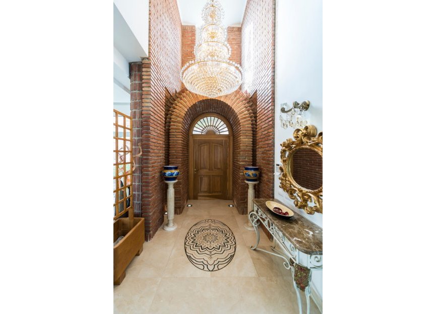 Resale - House - Detached Villa - Marbella - La Mairena