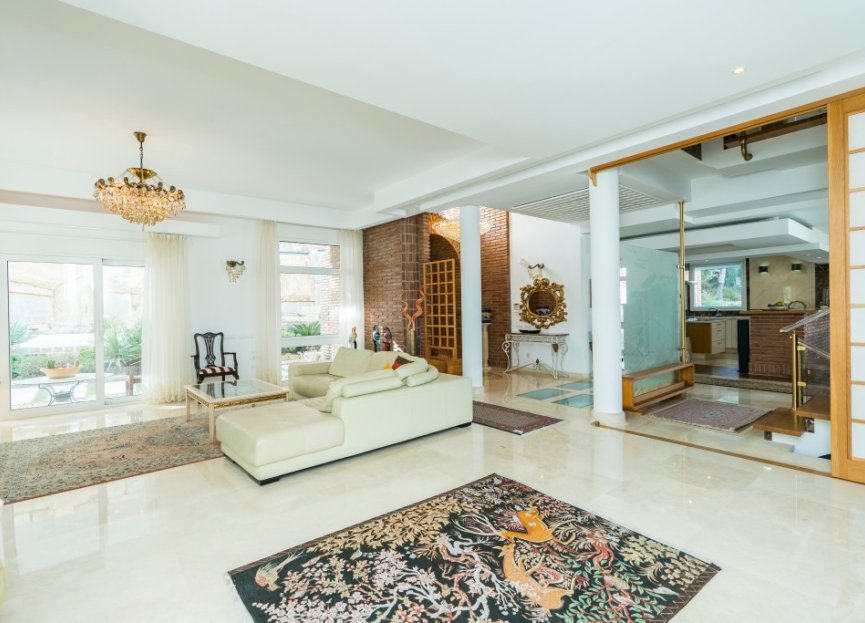 Resale - House - Detached Villa - Marbella - La Mairena