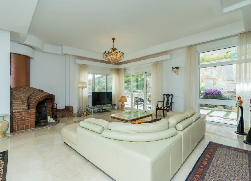 Resale - House - Detached Villa - Marbella - La Mairena