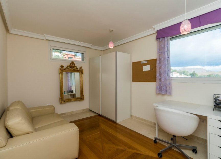 Resale - House - Detached Villa - Marbella - La Mairena