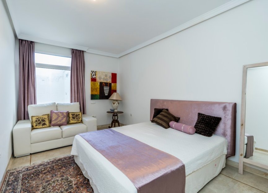 Resale - House - Detached Villa - Marbella - La Mairena