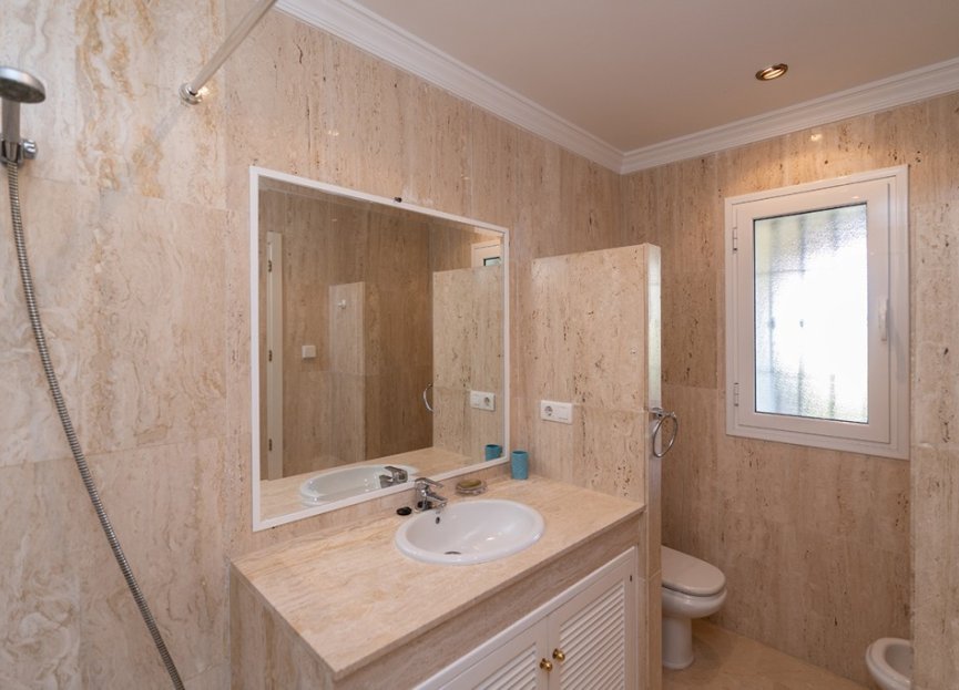 Resale - Ground floor apartment - Marbella - Elviria