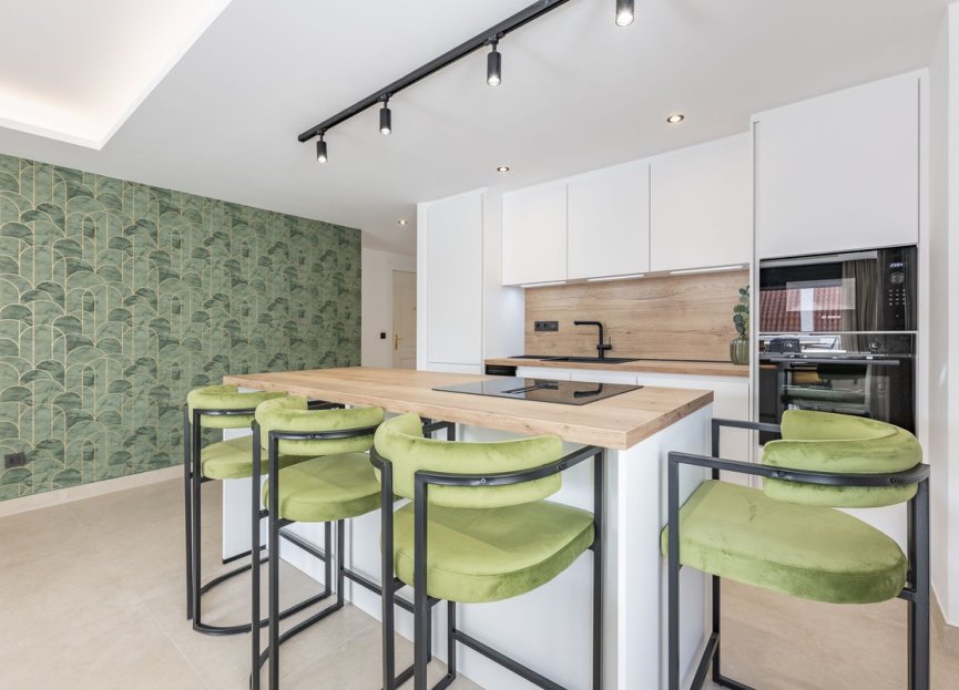 Resale - Apartment - Middle Floor Apartment - Marbella - Nueva Andalucia