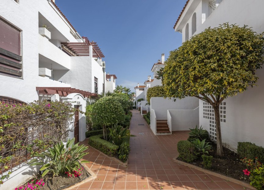 Resale - Apartment - Middle Floor Apartment - Marbella - Nueva Andalucia
