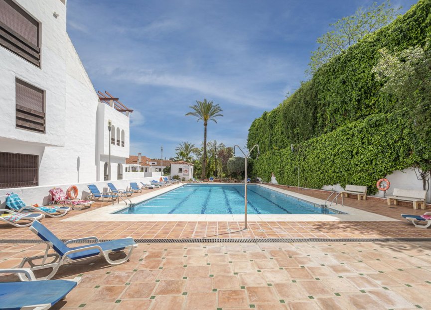 Resale - Apartment - Middle Floor Apartment - Marbella - Nueva Andalucia