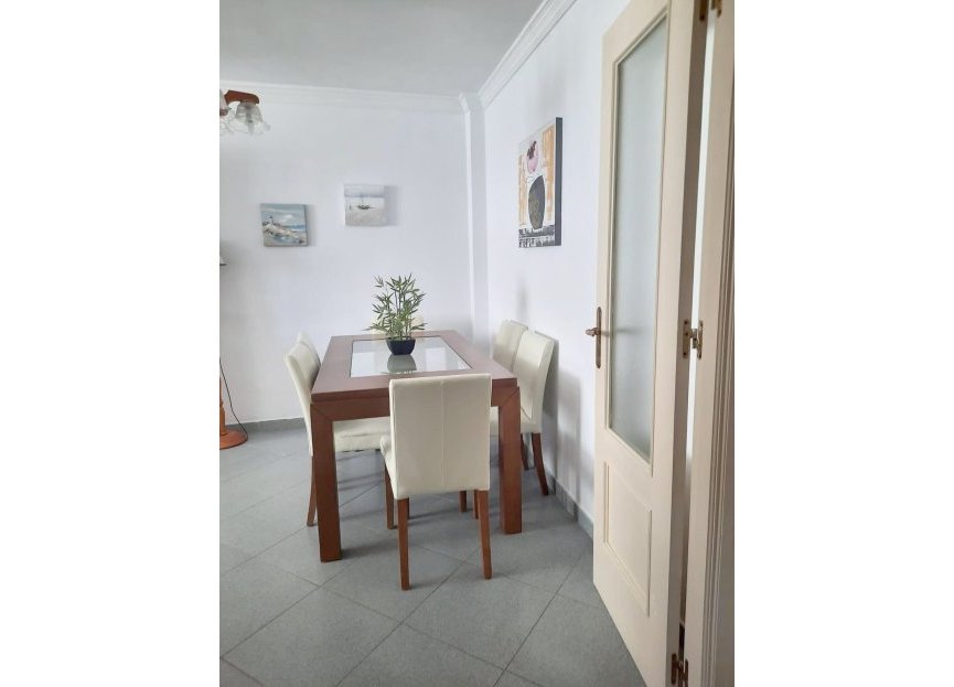 Resale - Apartment - Middle Floor Apartment - Estepona - Estepona Centro