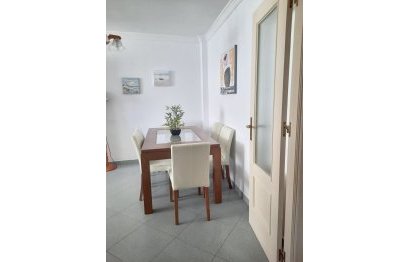 Resale - Apartment - Middle Floor Apartment - Estepona - Estepona Centro