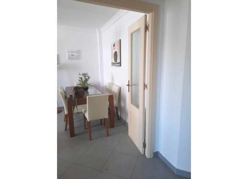 Resale - Apartment - Middle Floor Apartment - Estepona - Estepona Centro