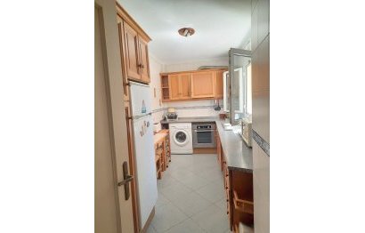 Resale - Apartment - Middle Floor Apartment - Estepona - Estepona Centro