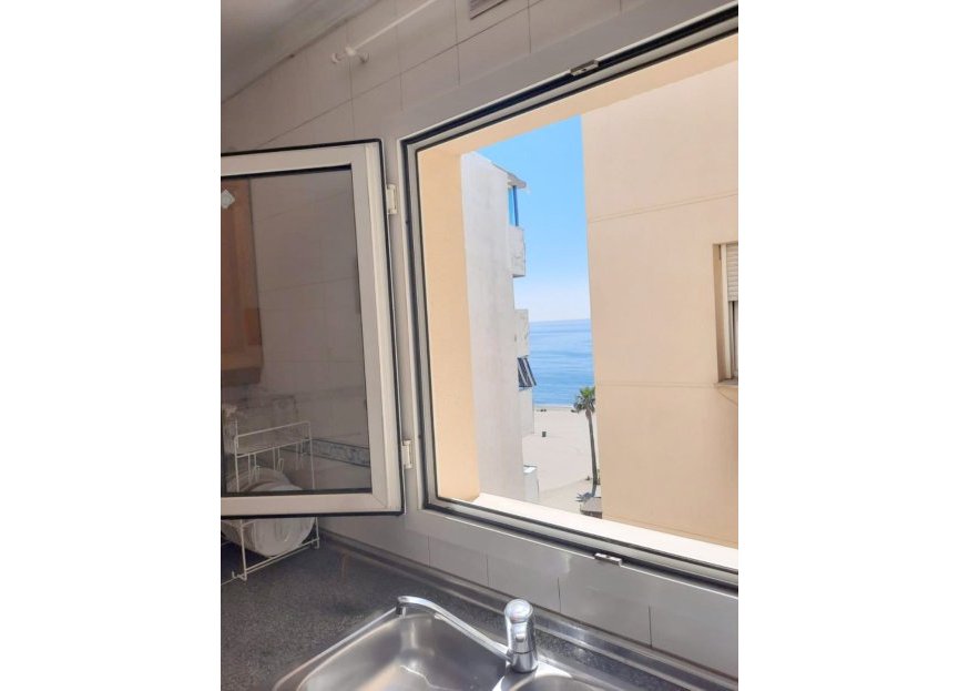 Resale - Apartment - Middle Floor Apartment - Estepona - Estepona Centro