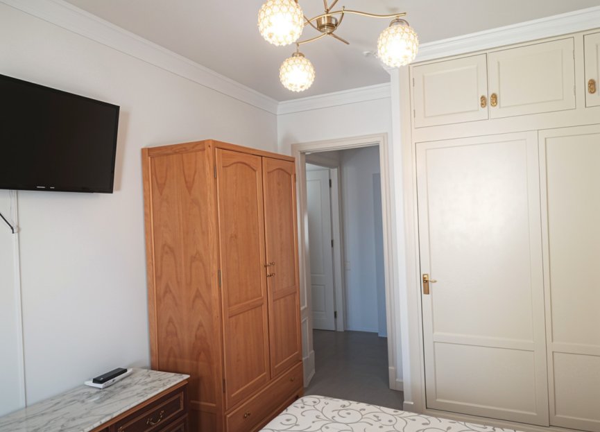 Resale - Apartment - Middle Floor Apartment - Estepona - Estepona Centro