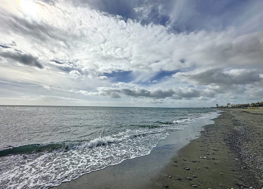 Resale - Apartment - Middle Floor Apartment - Estepona - Estepona Centro