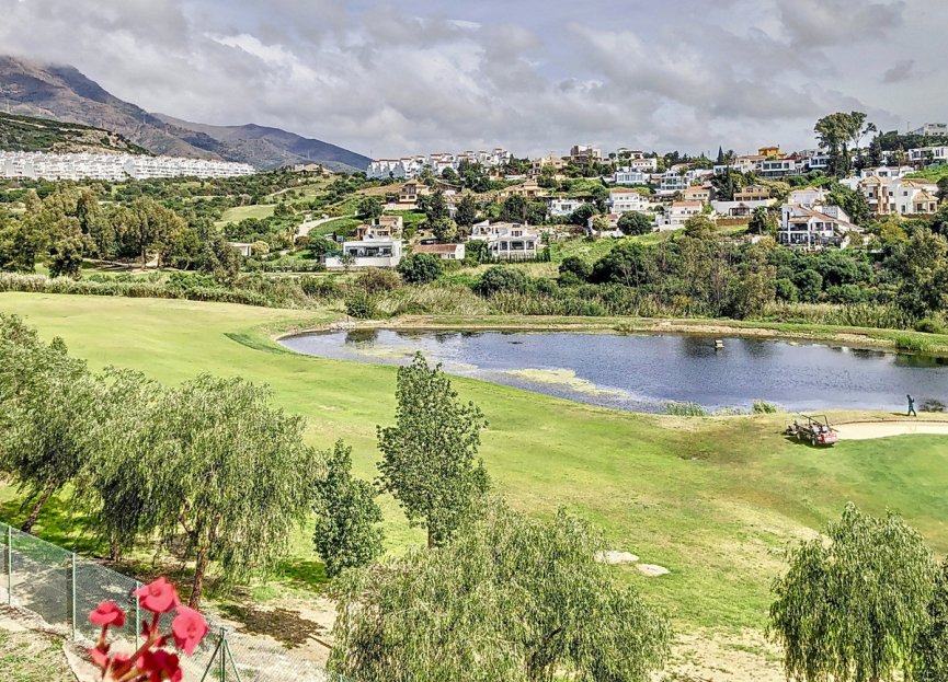 Resale - Apartment - Middle Floor Apartment - Estepona - Estepona Centro