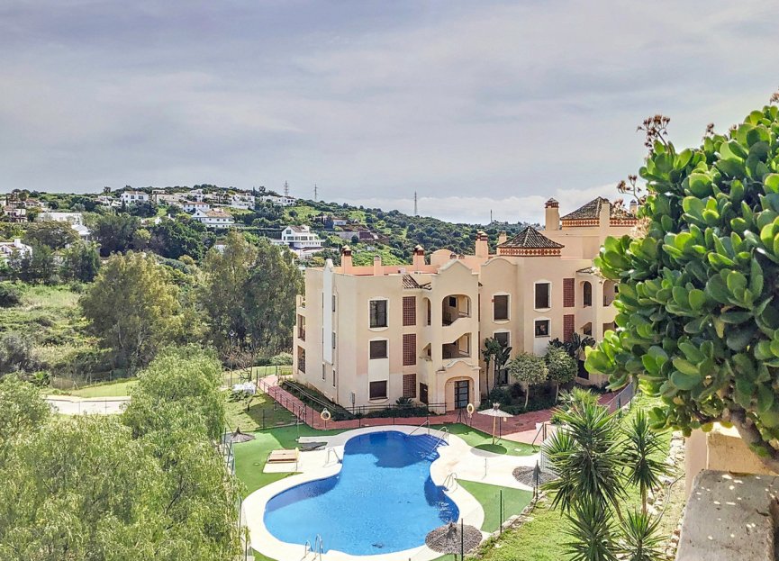 Resale - Apartment - Middle Floor Apartment - Estepona - Estepona Centro