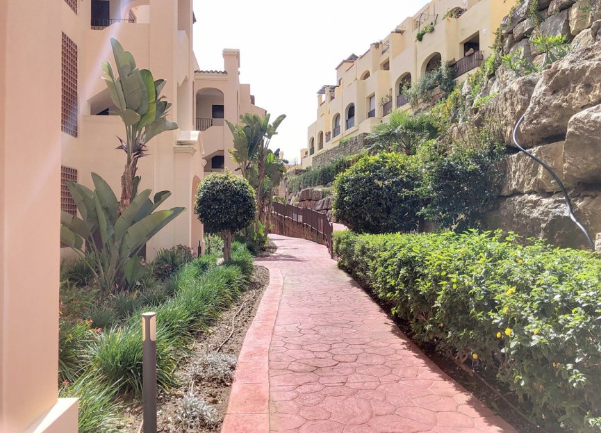 Resale - Apartment - Middle Floor Apartment - Estepona - Estepona Centro