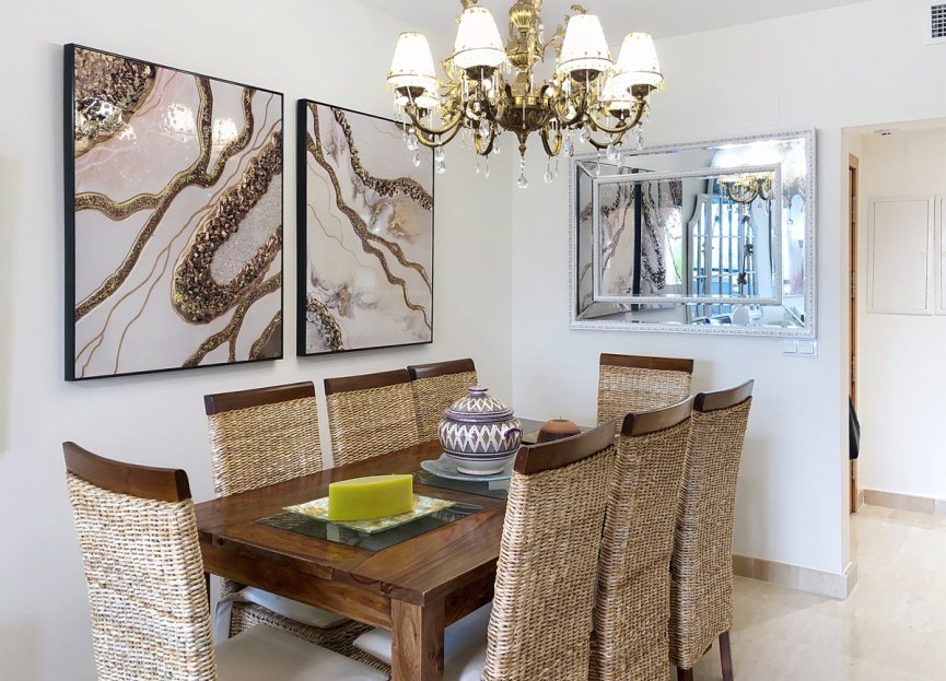 Resale - Apartment - Middle Floor Apartment - Estepona - Estepona Centro