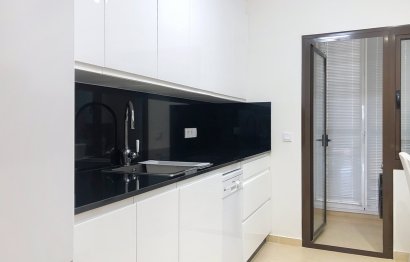 Resale - Apartment - Middle Floor Apartment - Estepona - Estepona Centro