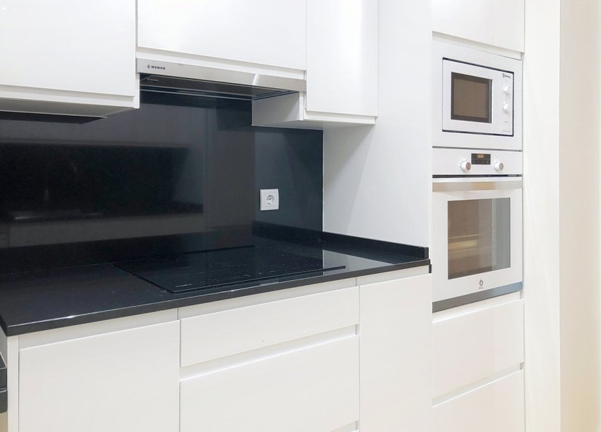 Resale - Apartment - Middle Floor Apartment - Estepona - Estepona Centro