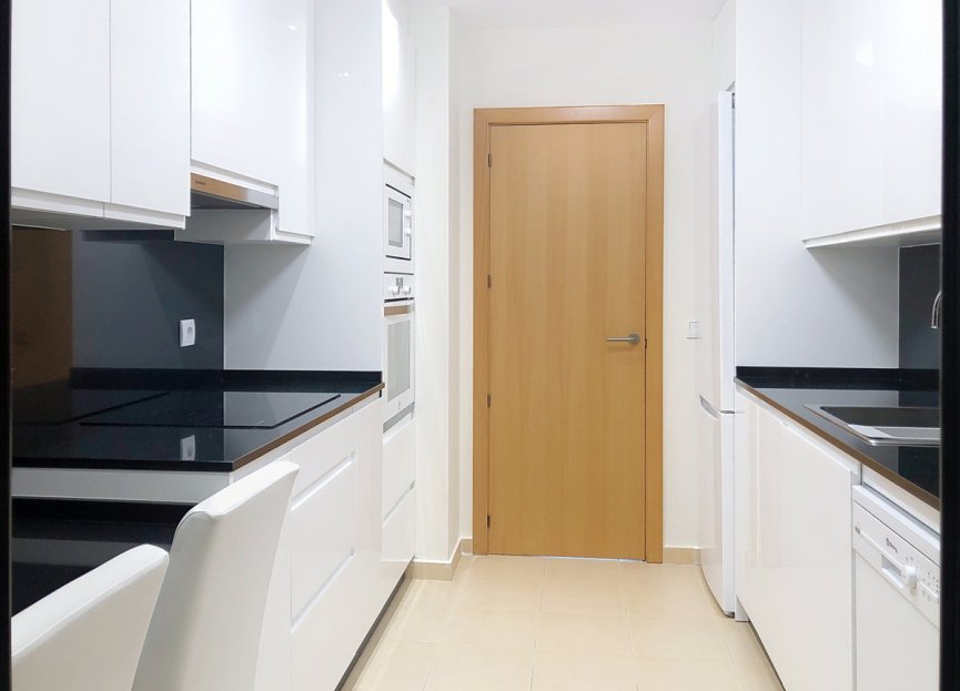 Resale - Apartment - Middle Floor Apartment - Estepona - Estepona Centro