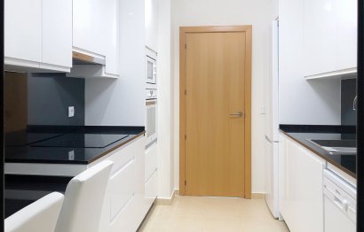 Resale - Apartment - Middle Floor Apartment - Estepona - Estepona Centro