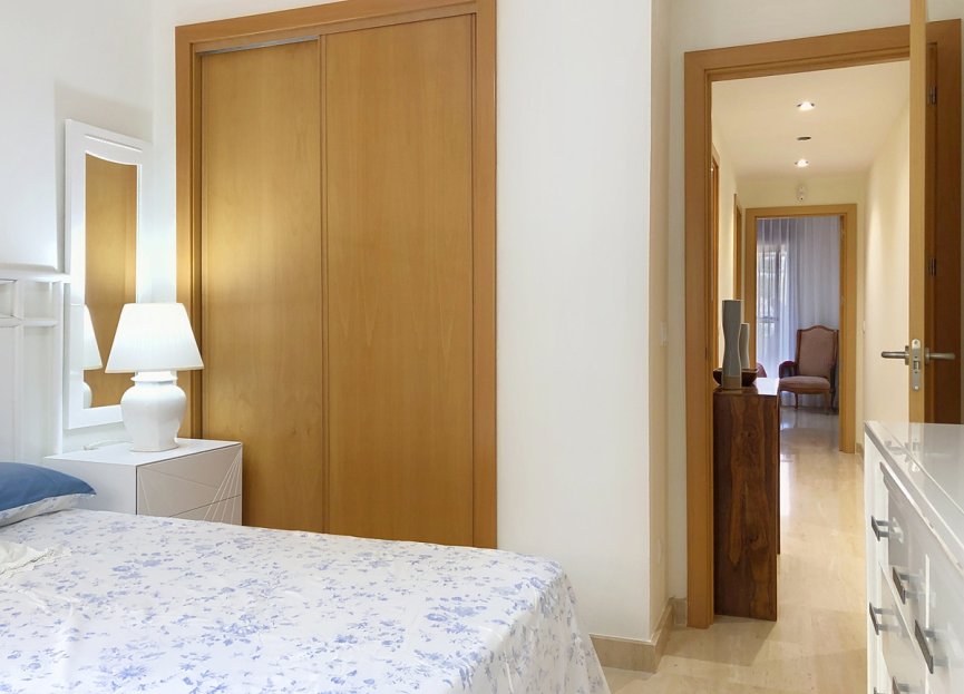 Resale - Apartment - Middle Floor Apartment - Estepona - Estepona Centro