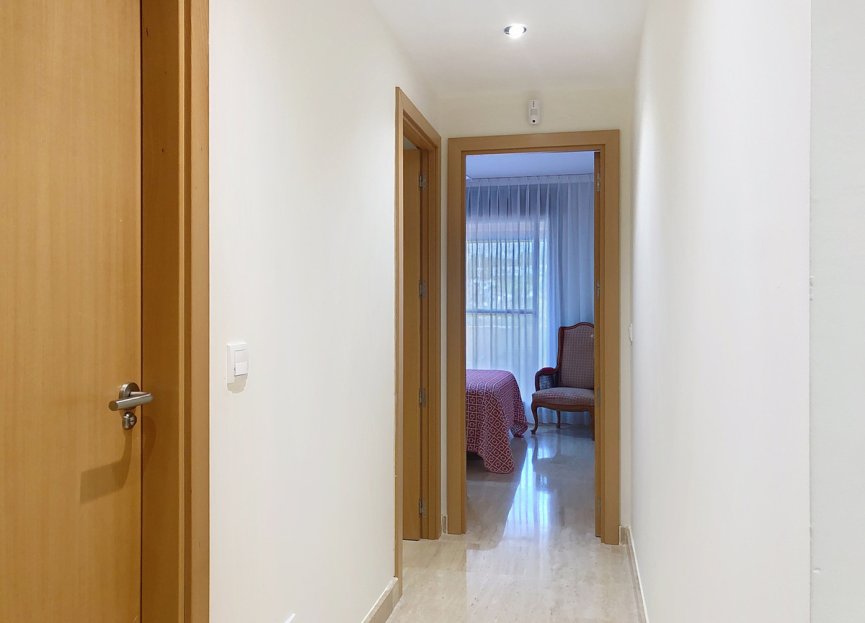 Resale - Apartment - Middle Floor Apartment - Estepona - Estepona Centro