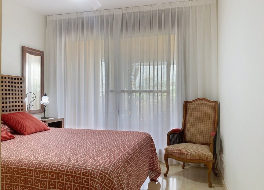 Resale - Apartment - Middle Floor Apartment - Estepona - Estepona Centro